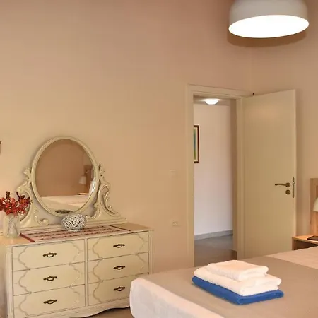 וילה Platanus House Meskla
